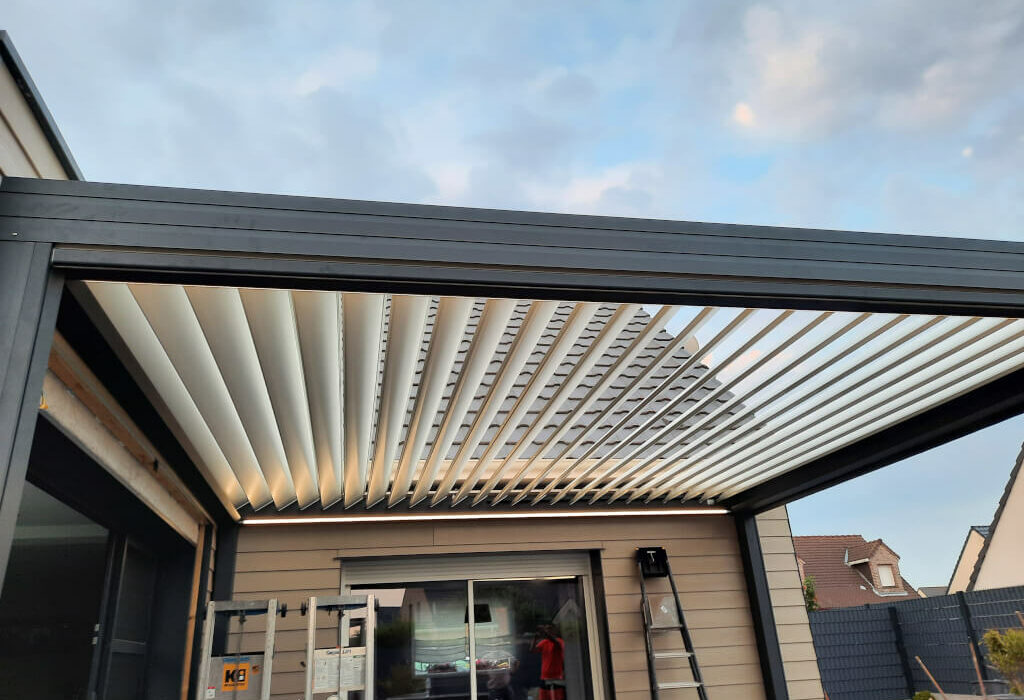 Pergola bioclimatique à Calais par UCS Fermetures